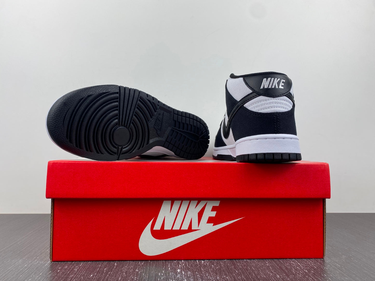 Nike Dunk Mid 'Black-White'
