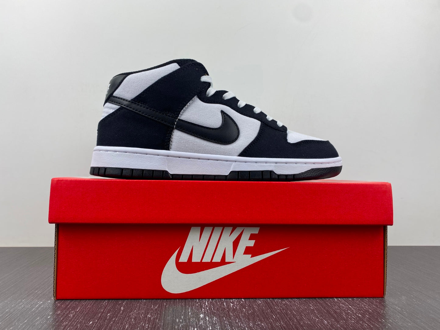 Nike Dunk Mid 'Black-White'