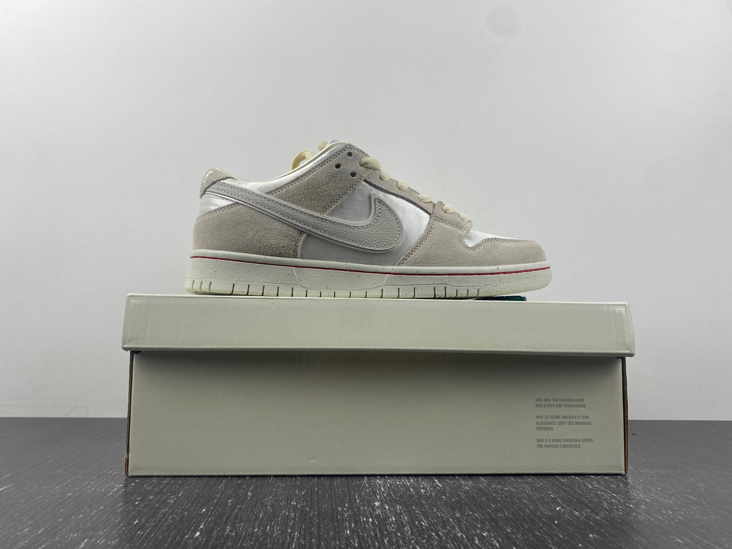 NIKE SB Dunk Low 'City of Love Collection - Light Bone'
