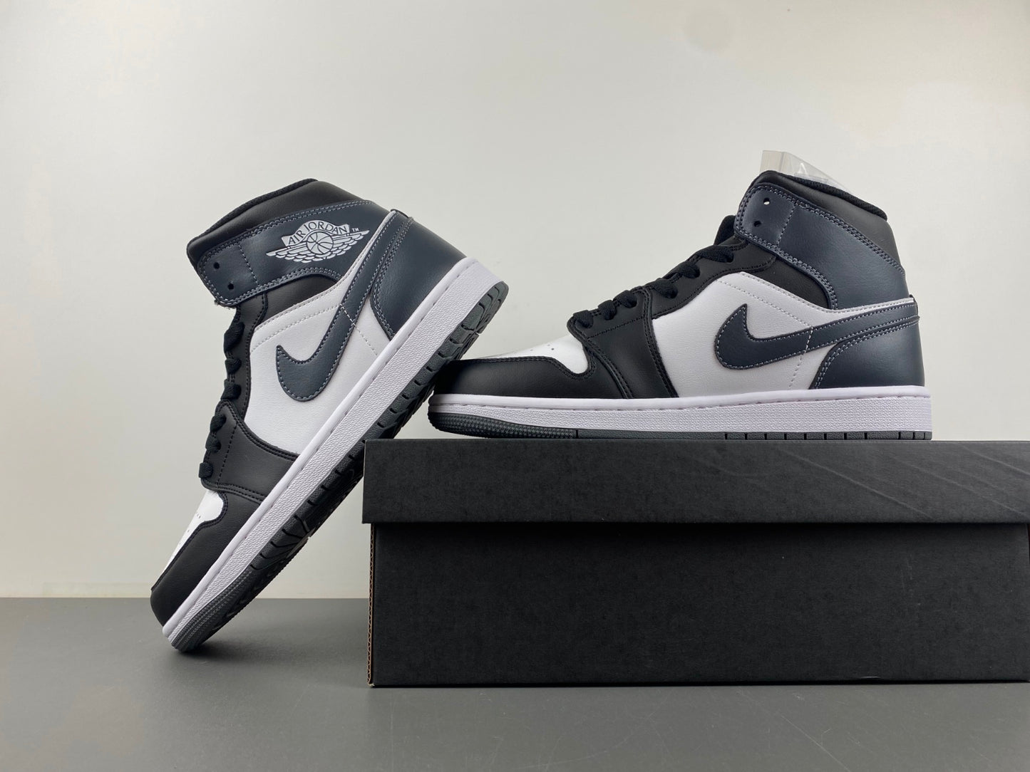 AIR Jordan 1 Mid ' White Black'